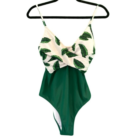Cupshe Banana Leaf Color Block Green-White Twist-Front One Piece Swimsuit Size M - Picture 5 of 6